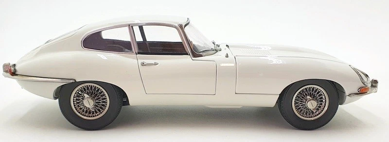 Kyosho 1/18 Scale Diecast 08954W - Jaguar E-type Coupe - White - Image 4 of 4
