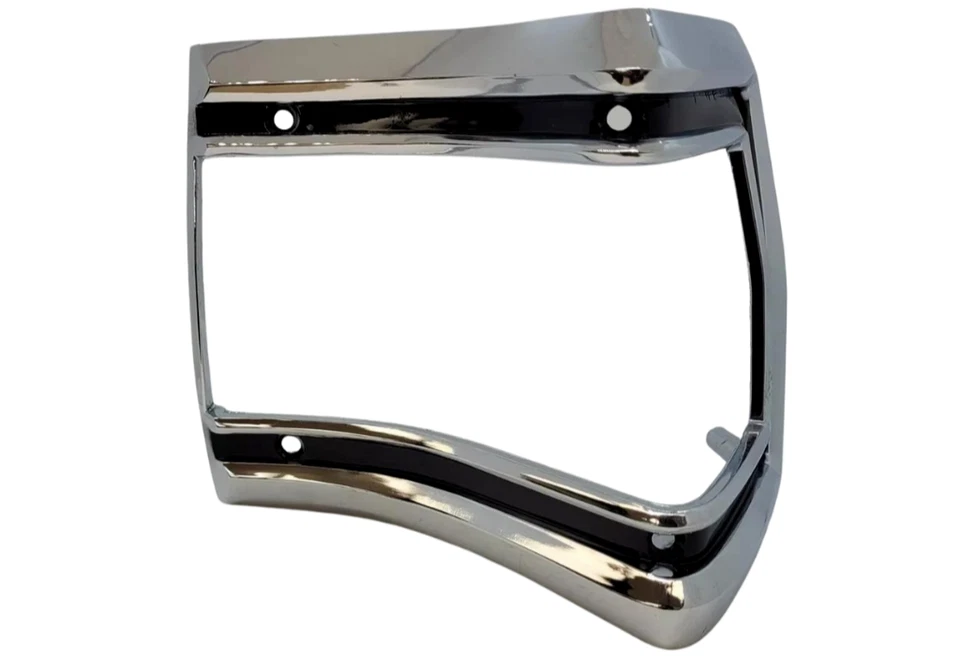 1970-1971 Plymouth Fury Station Wagon Right Taillight Bezel 2930994 NOS. - Image 2 of 4