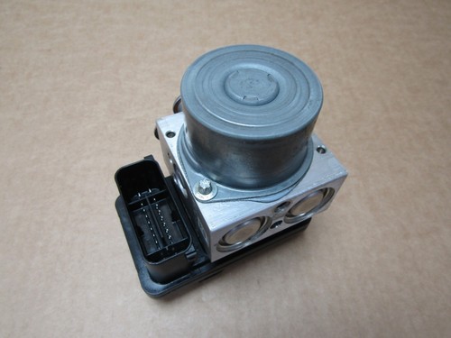 BMW F900R SE 2021 3,621 miles ABS pump control unit module (11674) - Picture 6 of 10
