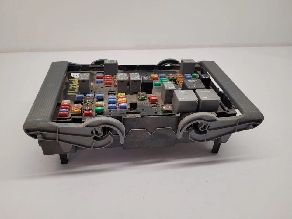 2010 2011 2012 2013 2014 CADILLAC ESCALADE Fuse Box Engine Foto 2 de 4