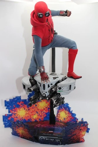 Hot Toys Spider-Man: Lejos de casa (versión traje casero) 1/6 MMS552 Marvel