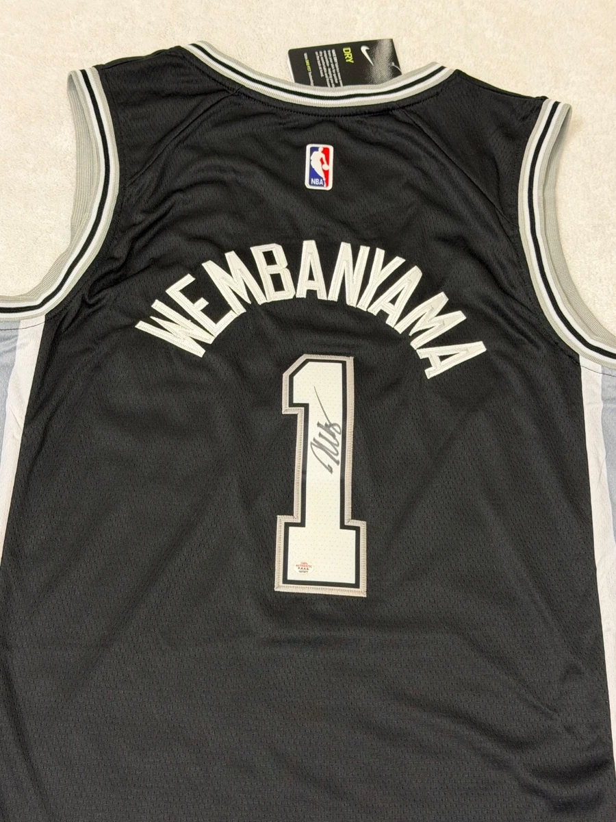 San Antonio Spurs Basketball NBA Original Autographed Items for