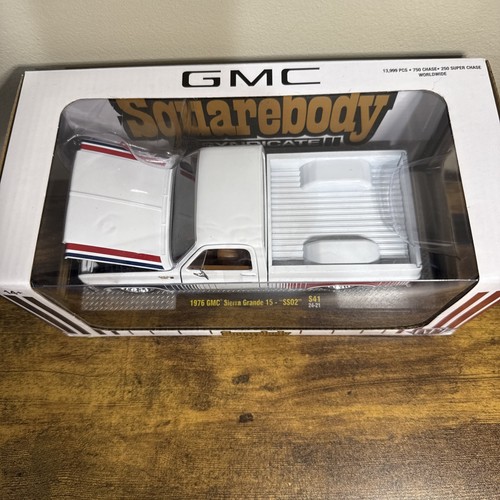 M2 Machines 1/24 Squarebody Syndicate 1976 GMC Sierra Grande 15 (NON CHASE) - Picture 2 of 7