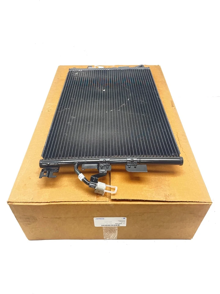 Conjunto de condensador de aire acondicionado genuino de aluminio para Saturn Vue 2004-2007 3,5 L 15897864 Foto 2 de 4