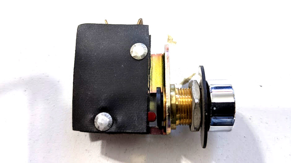 65 to 80 ROLLS ROYCE SILVER SHADOW   TRUNK RELEASE BUTTON SWITCH UD17337