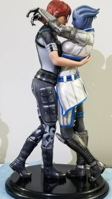 Liara & Shepard 3D Printed Figure, Unpainted Mass Effect Model Kit