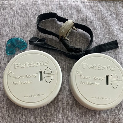 PetSafe Pawz Away Indoor Pet Barrier Kit - 2 Transmitters and Collar