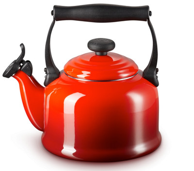 LE CREUSET Whistling Kettle 2.2 Qt With Fixed Whistle | Carmine | New