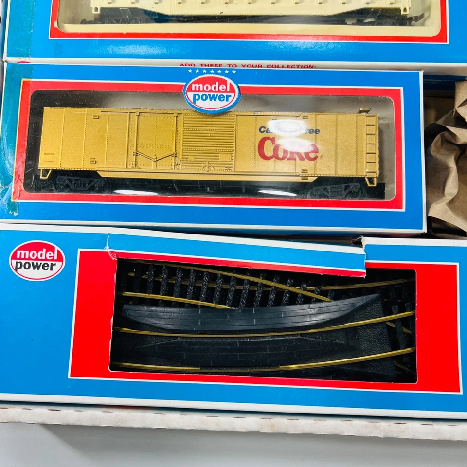 VTG Model Power Coke Coca Cola Train Set HO Scale Lighted Southern Engine #6695 - Image 4 of 4