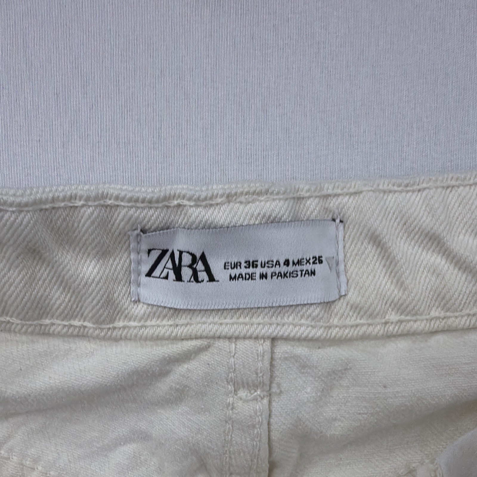Zara Women’s Off White Straight High Rise Raw Hem Jeans Size 25x26  Neutral Chic thumbnail 11