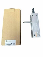 NEW Allen Bradley 440G-A27163 Ser B Guardmaster Sliding Bolt Actuator