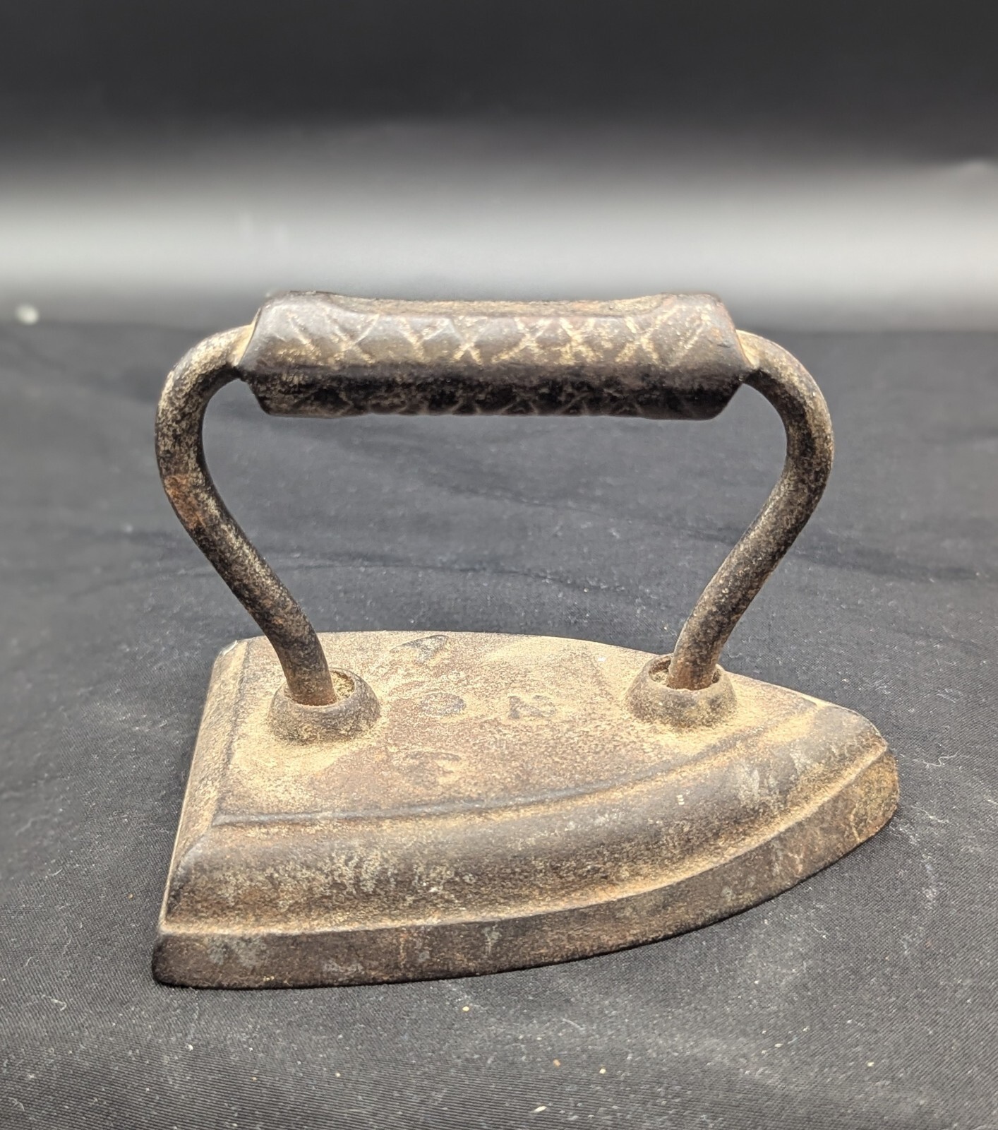 Vintage Illinois Checkered Handle Flat Iron Trivet 5.25