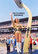 LINDA VAUGHN MISS HURST OLDS 442 INDY 500 PACE CAR 5X7 PHOTO PINUP CHEESECAKE