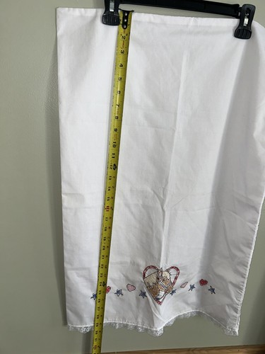 HANDMADE EMBROIDERED 2 HORSE PILLOWCASES AND 2 DRESSER RUNNERS - Picture 4 of 10