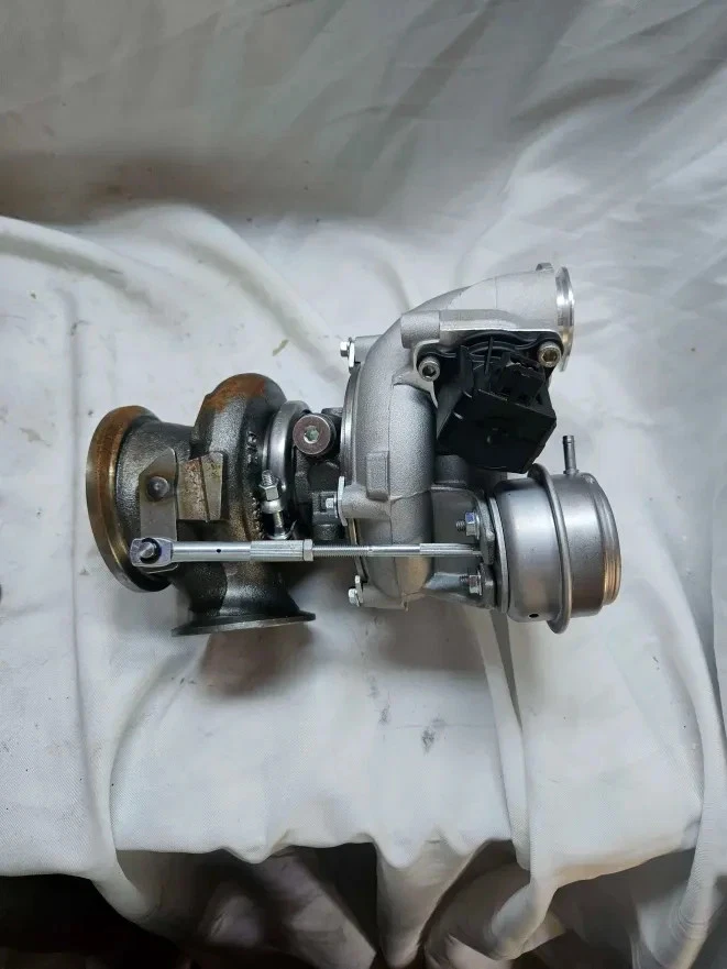 Turbocargador para BMW 550i 650i 750i X5 X6 2008-13 4,4 L N63 V8 769155-5015S Foto 3 de 4