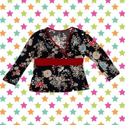 y2k Cute black 3/4 sleeve top with spider lily style flower print 