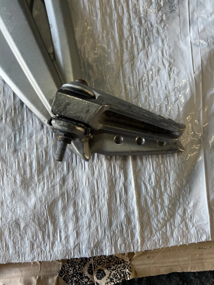 Kawasaki Ninja 650r 2007 estriba izquierda Foto 2 de 4