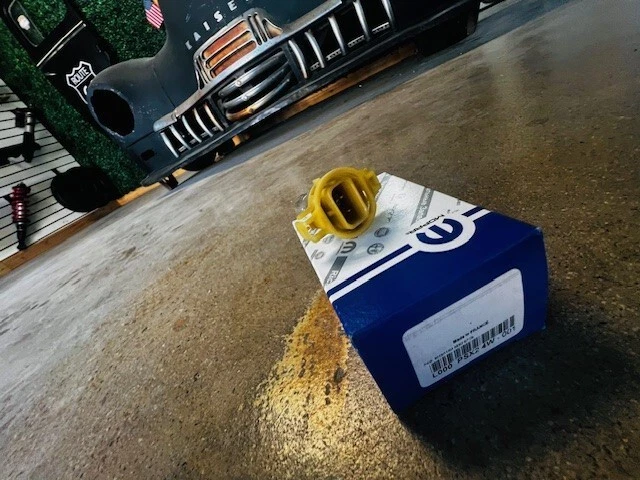 (1) Bombilla/enchufe de luz antiniebla L000PSX24W LH RH genuino Mopar OEM Foto 2 de 2