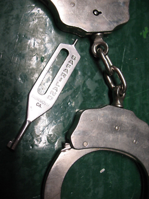★最終値下★中古の米国製 手錠 PEERLESS HANDCUFF ☆最終値下☆中古の米国製 手錠 PEERLESS HANDCUFF