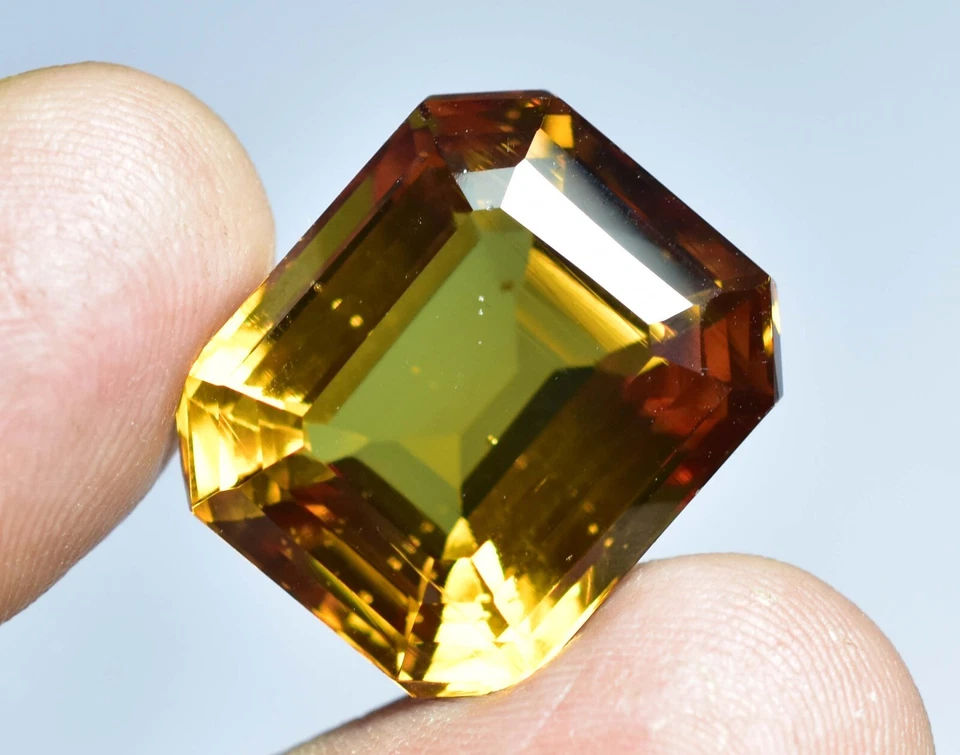 天然 DIASPORE 32.00 克拉变色翡翠切割稀有发现认证宝石 — 第 4/4 张图片