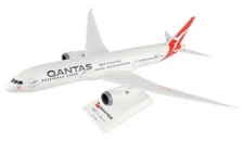 Skymarks SKR942 Qantas Airways Boeing 787-900 VH-ZNA Desk Model 1/200 Airplane