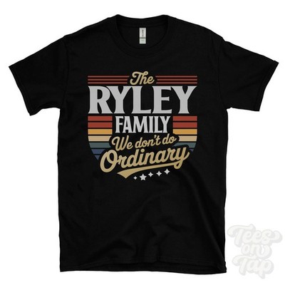 THE RYLEY FAMILY WE DON'T DO NORMAL T-SHIRT Nachname Wappen Clan Name Papa Geschenk
