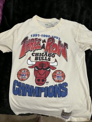 Chicago Bulls White Three In A Row Champions T-shirt Size Small