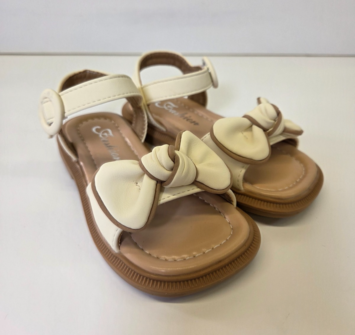 APL Sandali bassi bianchi marroni da bambina UK 8 5 design fiocco scarpe estive NUOVI
