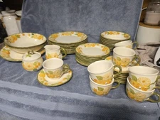 Metlock Poppytrail Zinnia Complete Set Of 8 Place Tableware And Servers