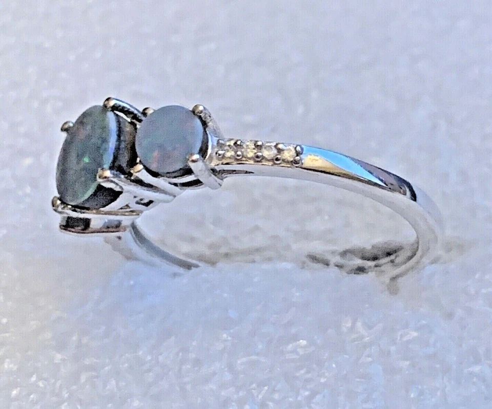 Anillo australiano ópalo de roca triplete 1,26 CTW circón talla 8 platino sobre plata Foto 4 de 4