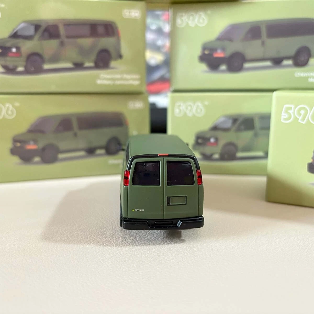 1996 Chevy Express シェビーバン　ミニカー Amazon.co.jp: Boxed 1/24 1996 CHEVY VAN Chevrolet Chevy Van