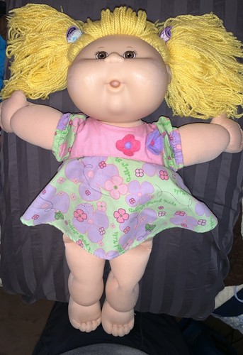 Vintage Cabbage Patch Kinder Puppe braune Augen blonde Haare Zöpfe 2004 - Bild 2 von 5