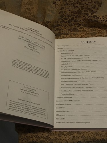 Collectors Encyclopedia of Hull Pottery by Roberts, Brenda - Picture 5 of 8