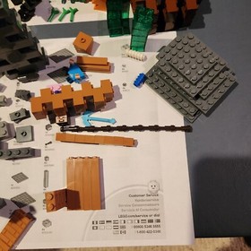 Lego Minecraft 21116 Crafting Box Complete w/ Box, Poster, Manuals & Figures