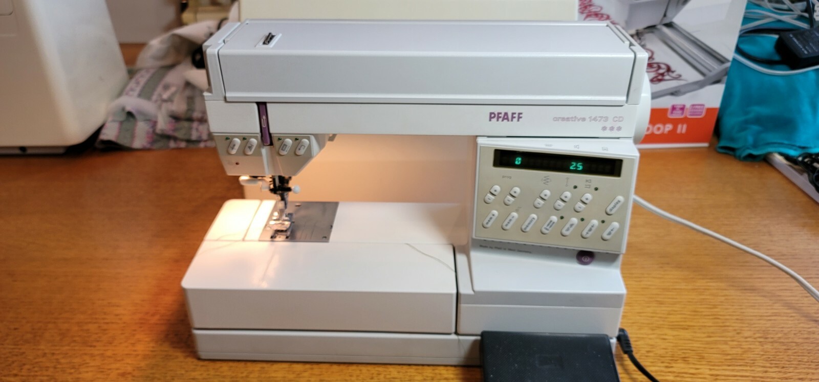 Pfaff Creative 1473 CD Sewing Machine Cover Dual Feed Serviced 1 Year