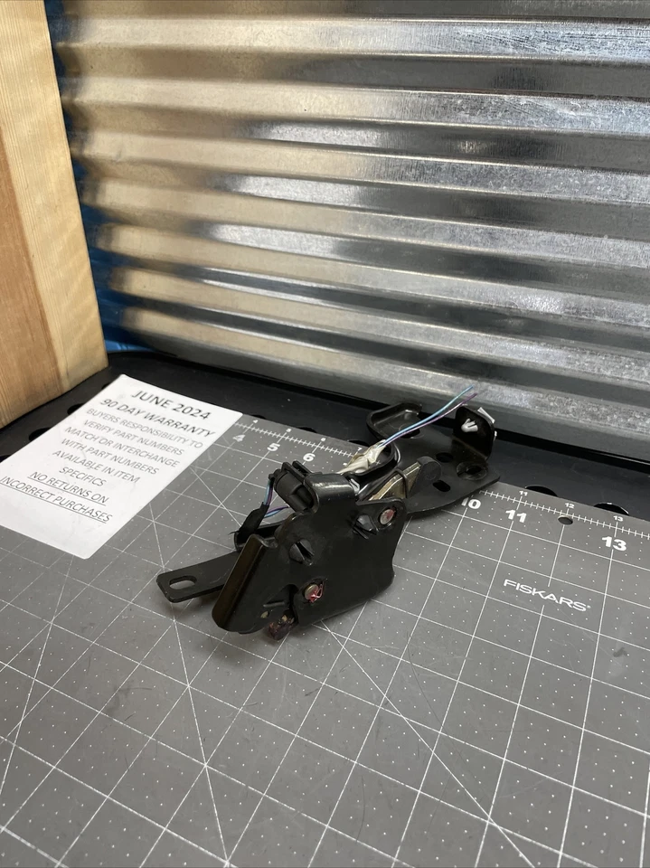 2002 2009 Chevrolet Trailblazer GMC Envoy trava de liberação do atuador de vidro traseiro - Imagem 2 de 4