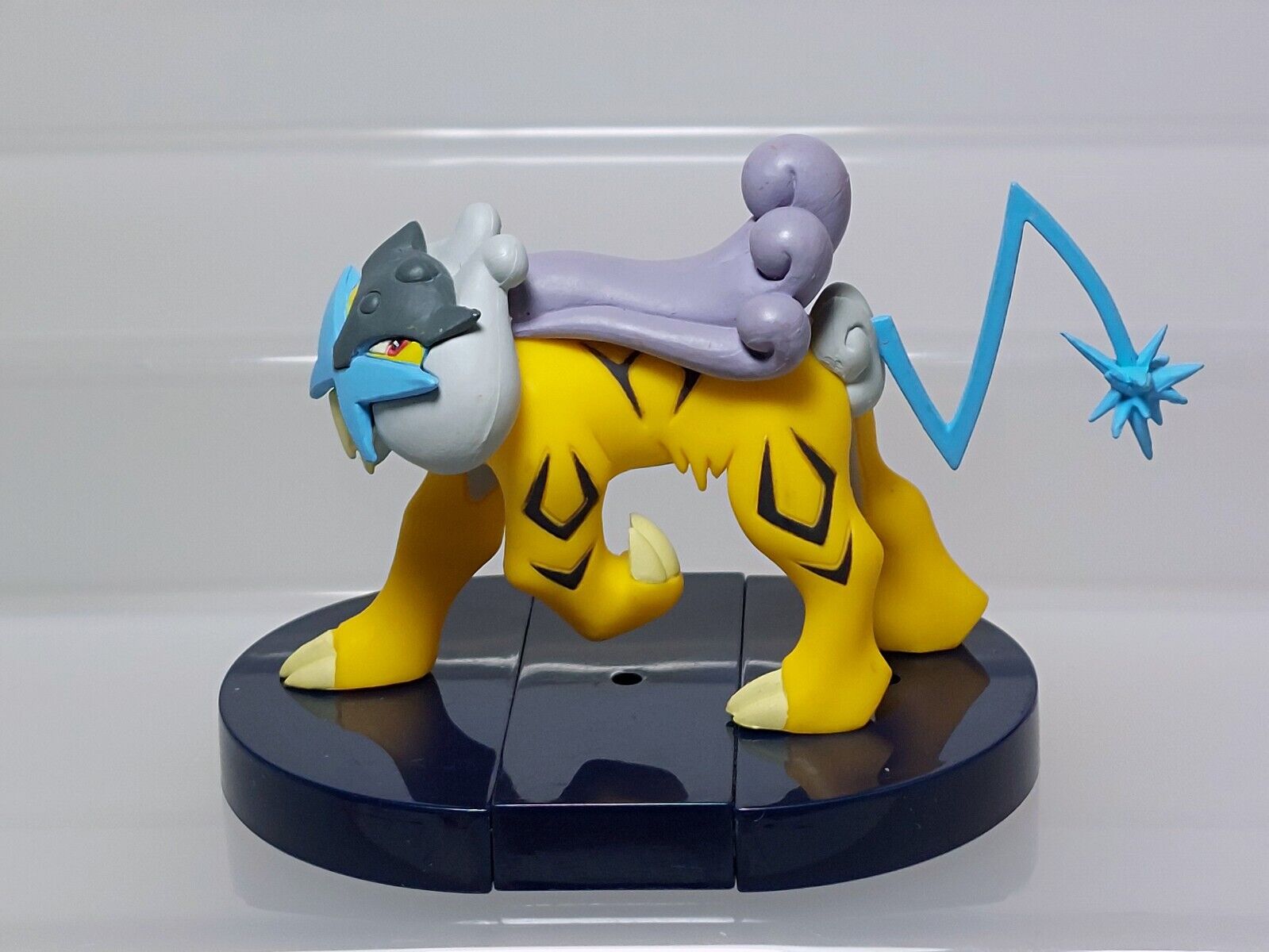 Shiny Raikou Pokemon Zukan 1/40 Scale Figure Tomy 2010 Gashapon Japan A05  2in