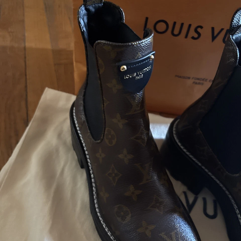 Botas Louis Vuitton para mujer Foto 3 de 4