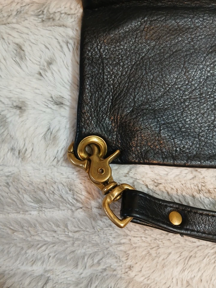 Bolso de muñeca vintage de cuero negro suave Foto 2 de 4