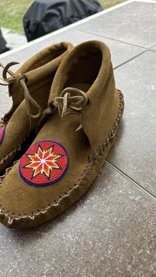 Mocasines vintage hechos a mano con cuentas para mujer talla 8. Foto 3 de 4