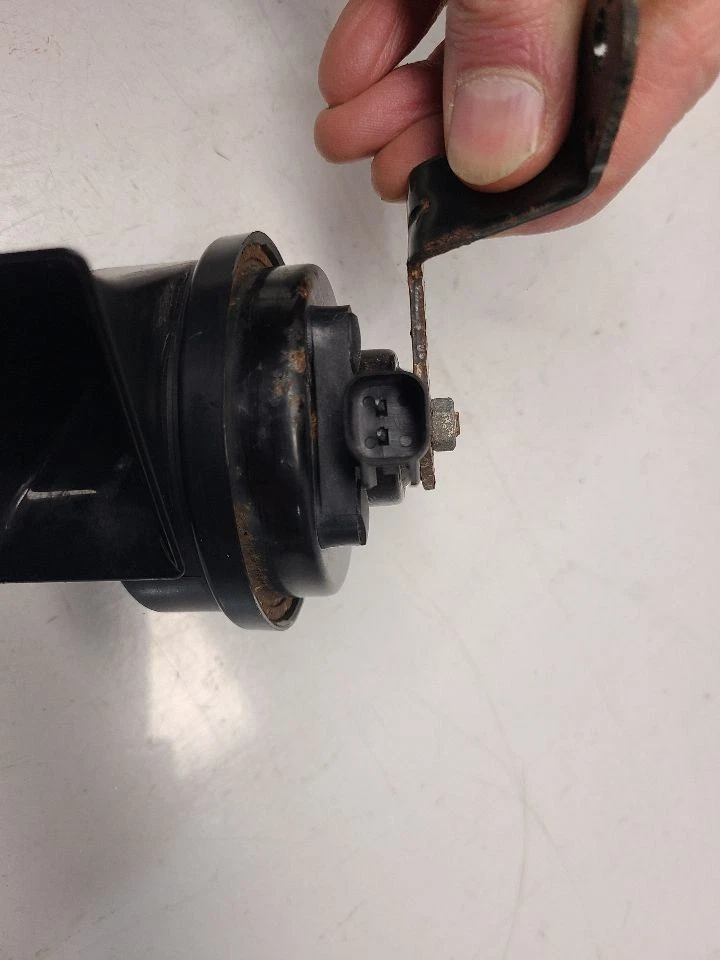 Buick Encore 2014 (1,4 L/AT/AWD) bocinas delanteras *par* Foto 4 de 4