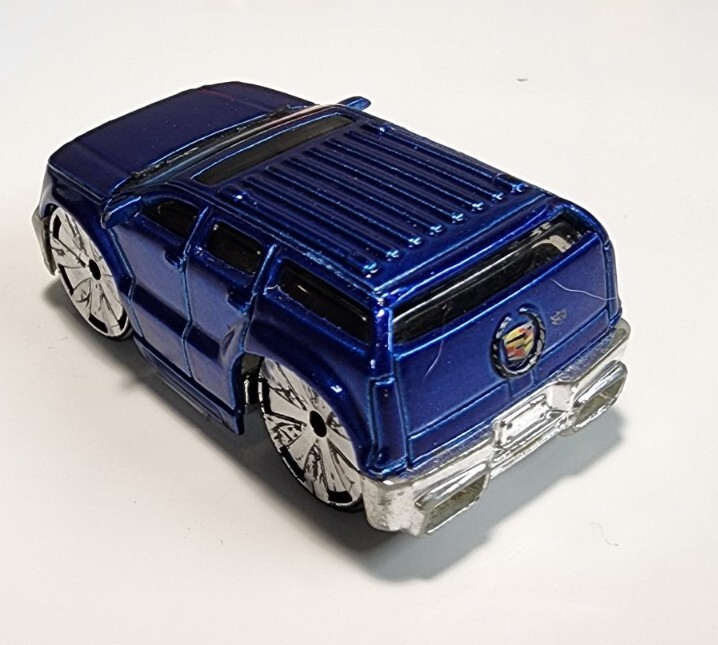 美品 HOT WHEELS キャデラック エスカレード 1/18 HOT WHEELS 1/18 CADILLAC ESCALADE - メルカリ