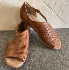 EARTH Ballston 7.5 w woven brown leather buckle in EXCELLENT condition 