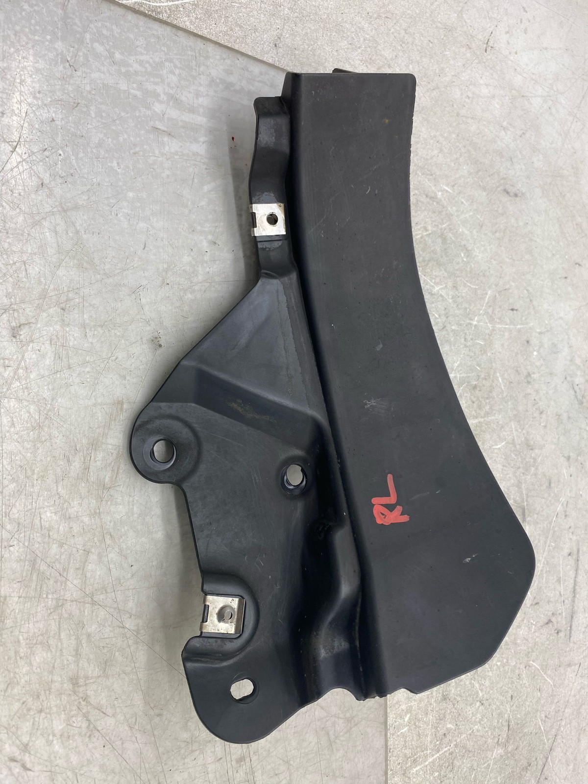 2016-2020 BENTLEY BENTAYGA RIGHT LEFT REAR FENDER LINER SPLASH SHIELD GUARD SET