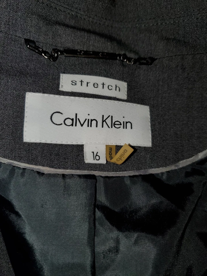 Rare Women's Calvin Klien Gray Stretch Trench Coat. Size 16 - Image 2 of 4