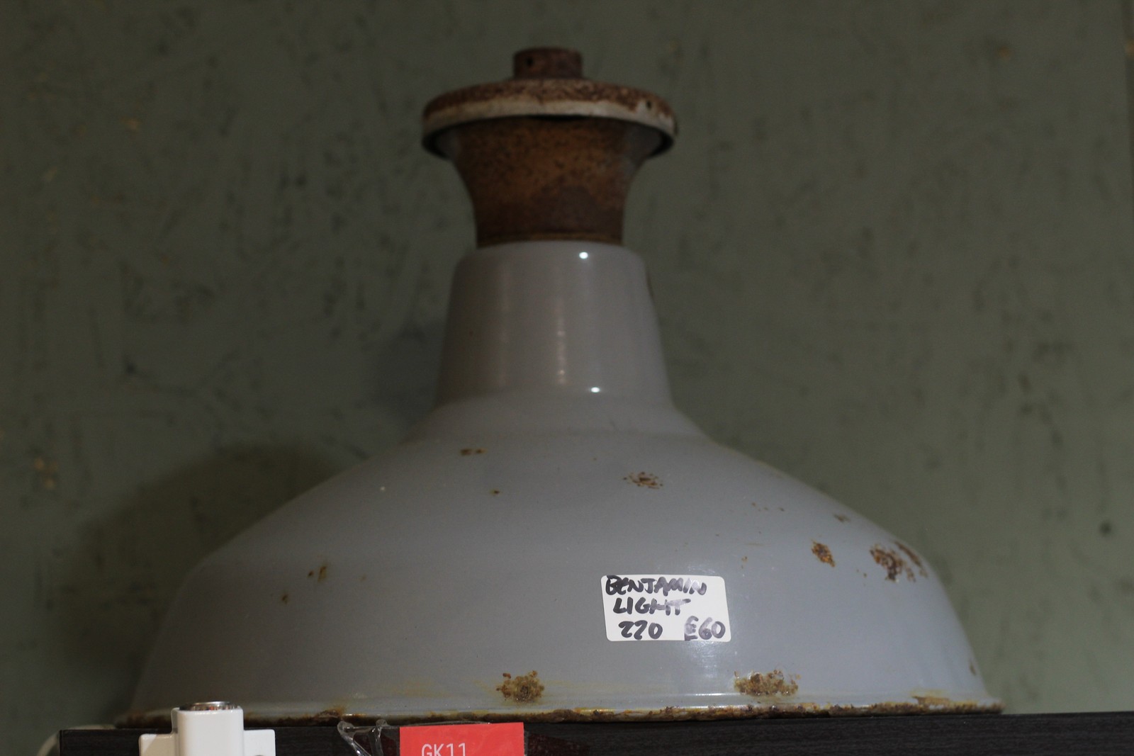 Grey Benjamin light ( Good )