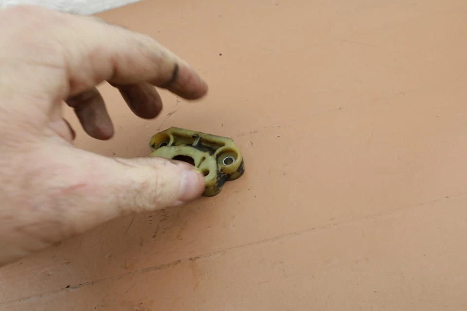 Карбюратор цепной пилы John Deere 50 В от оригинального производителя Tillotson (см. описание) - Изображение 3 из 4