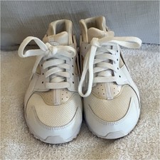 Nike White/Beige Low Top Lace Up Athletic Sneakers Casual Activewear Kids
