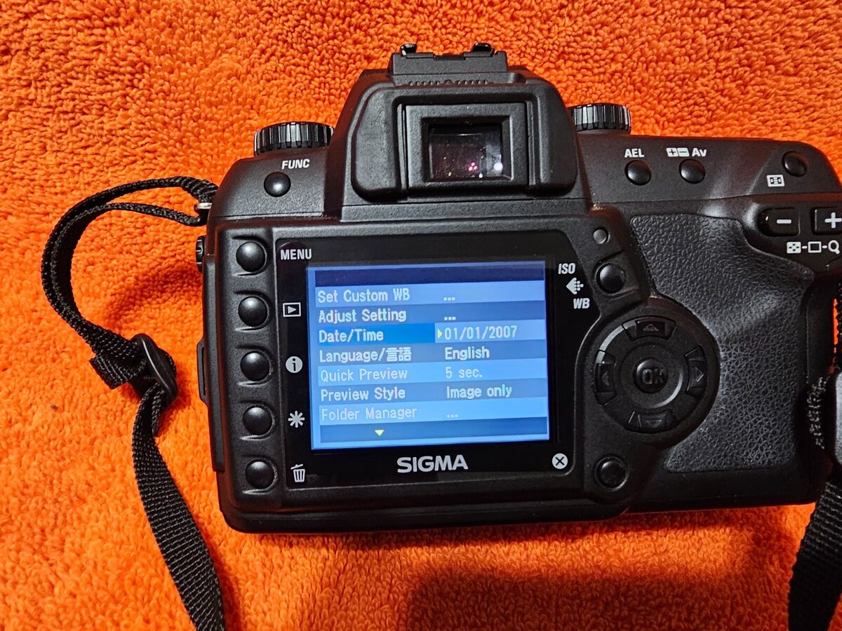 Sigma SD 14 14.0MP Digital SLR Camera - Black (Body Only Sigma SD 14 14.0MP Digital SLR Camera - Black (Body Only