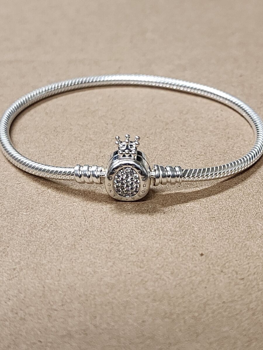 AUTHENTIC PANDORA MOMENTS CROWN O CLASP SNAKE CHAIN BRACELET AUTHENTIC PANDORA MOMENTS CROWN O CLASP SNAKE CHAIN BRACELET